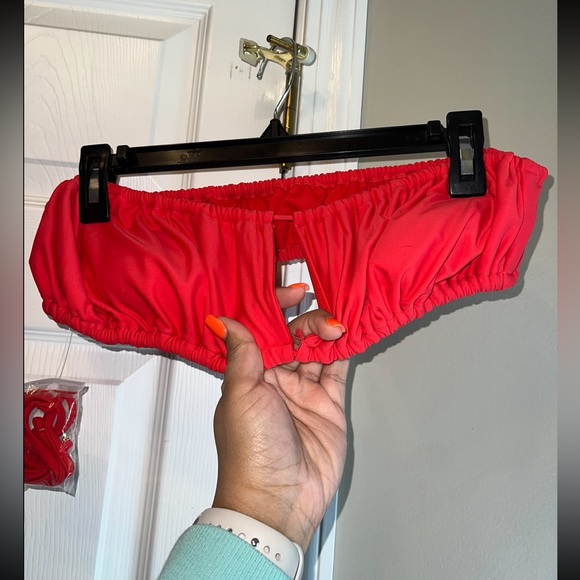 ⭐️ NEW WITH TAGS⭐️ women’s bandeau swim top size M - Picture 2 of 6